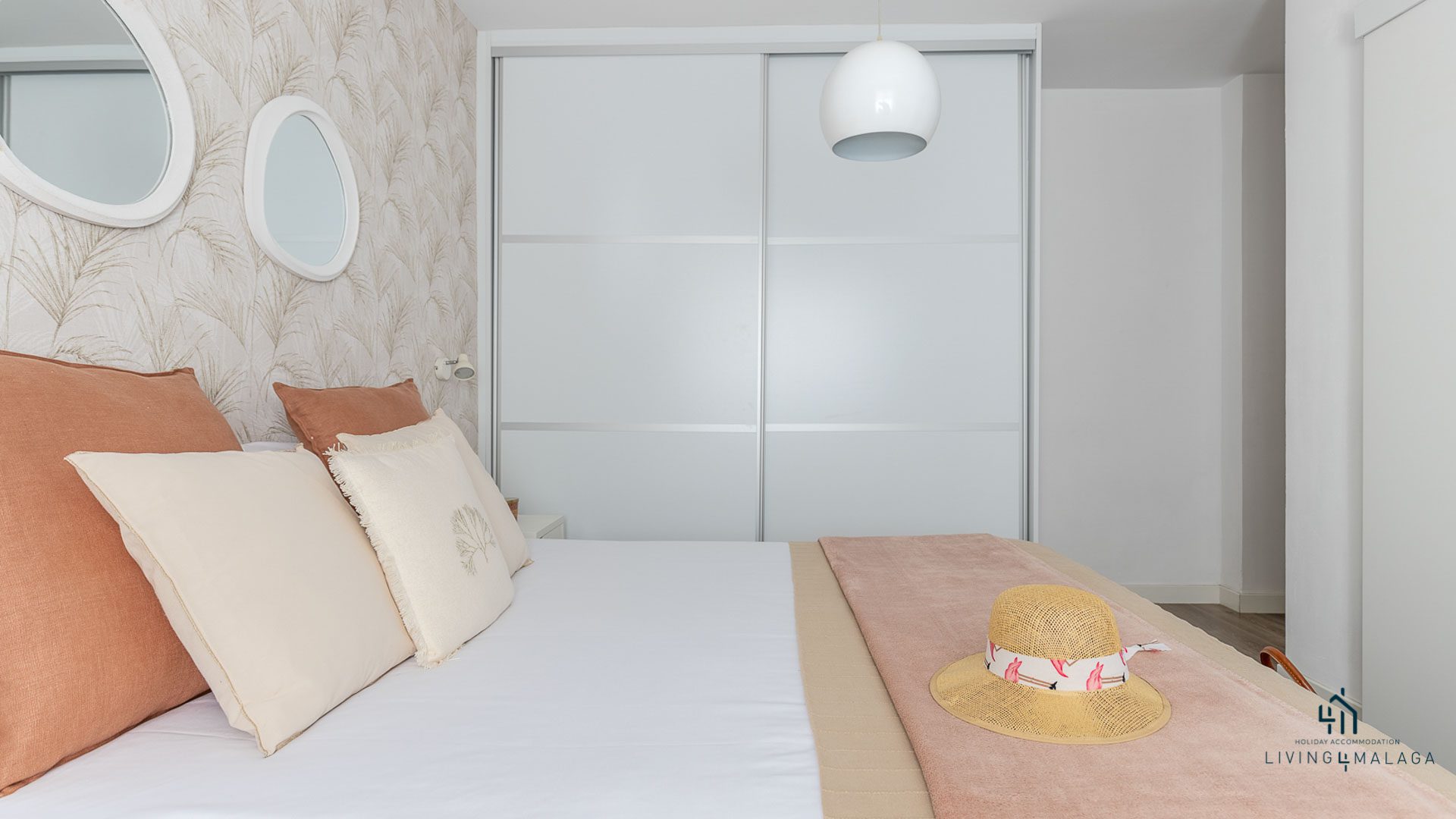 holiday accommodation bedroom malaga