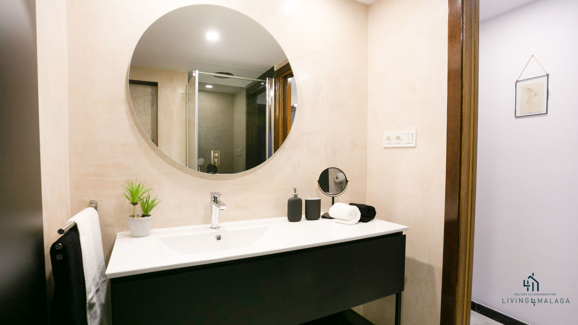 holiday accommodation bathroom malaga